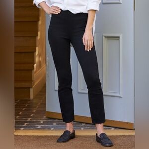 Frank & Eileen Derry Illusion Pull-On Black Ankle Frayed Jean Size 28